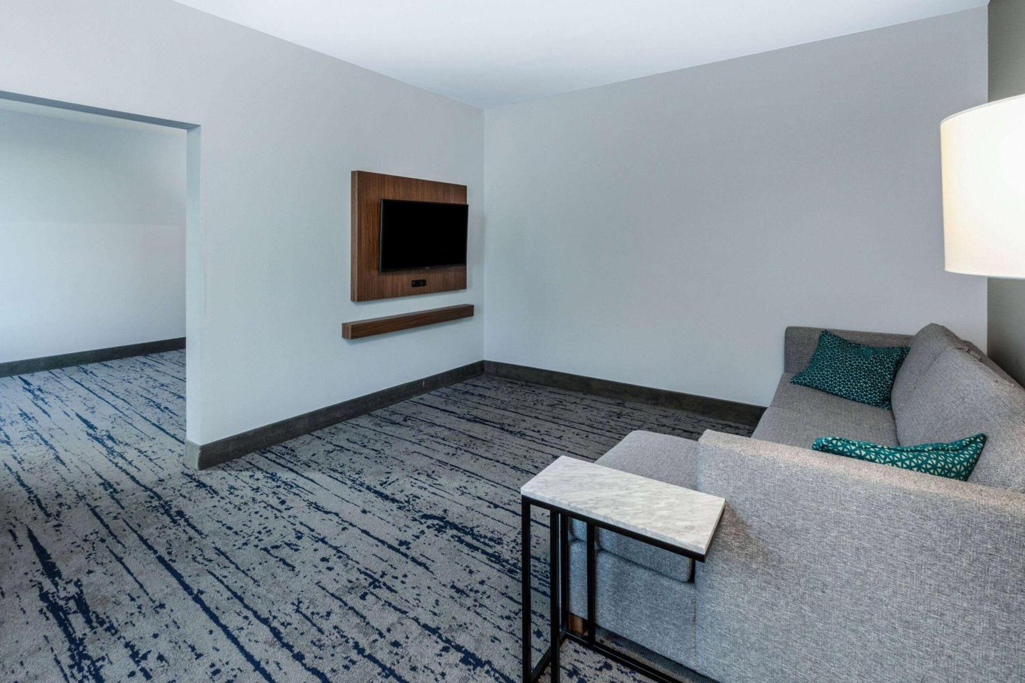 La Quinta Inn & Suites By Wyndham Dallas - Frisco Stadium מראה חיצוני תמונה